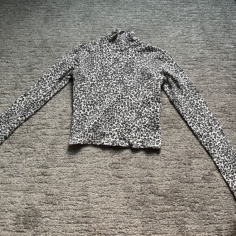 long sleeve, cheetah print, white, lightly worn, turtleneck